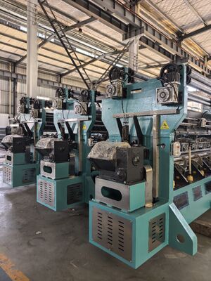 大型ネット生産用広幅経編機
